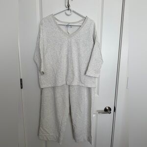 Women's Cream V-Neck Lounge Set EUC